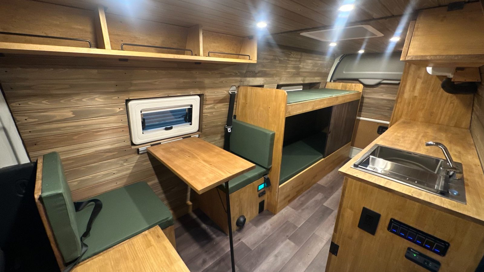 86GARAGE 施工事例 キッチン＋ベッド フルビルド