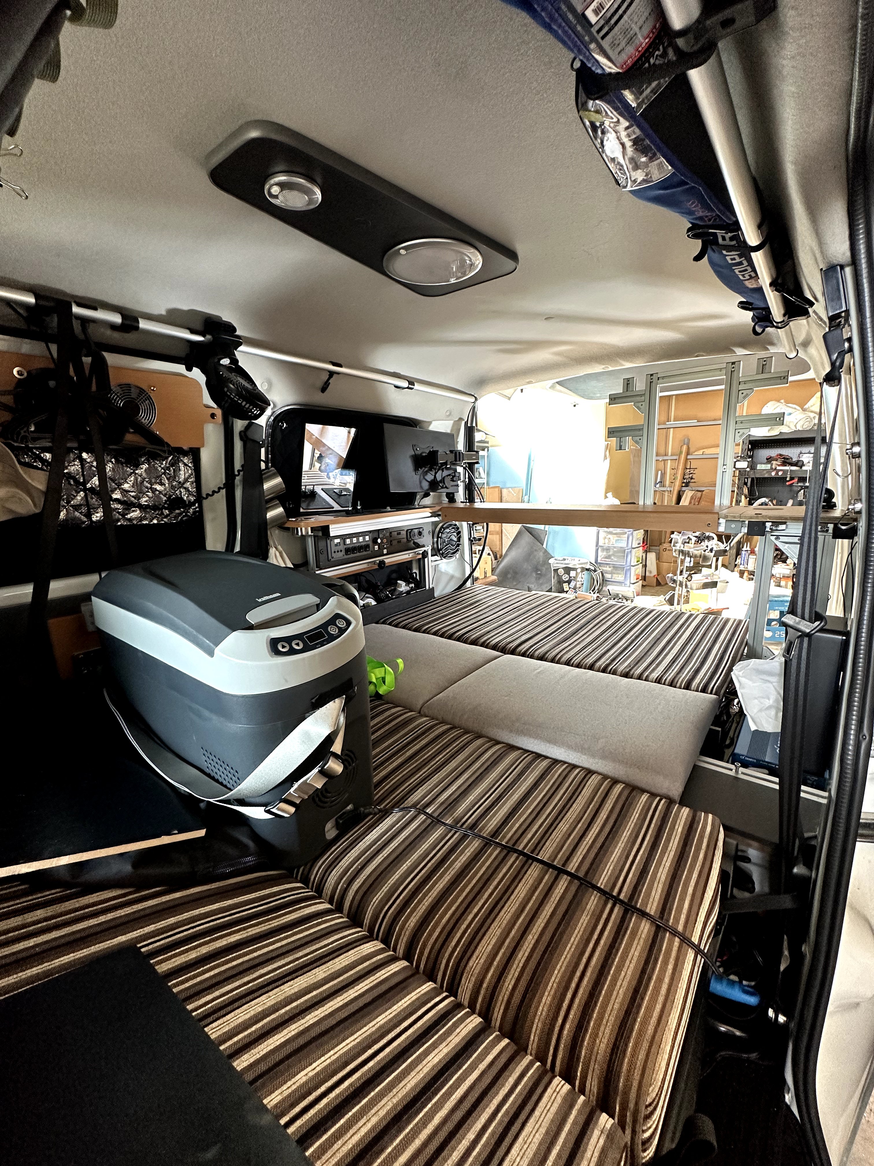タウンエース 12Vエアコンの設置場所次第で車内スペースUP | 86GARAGE