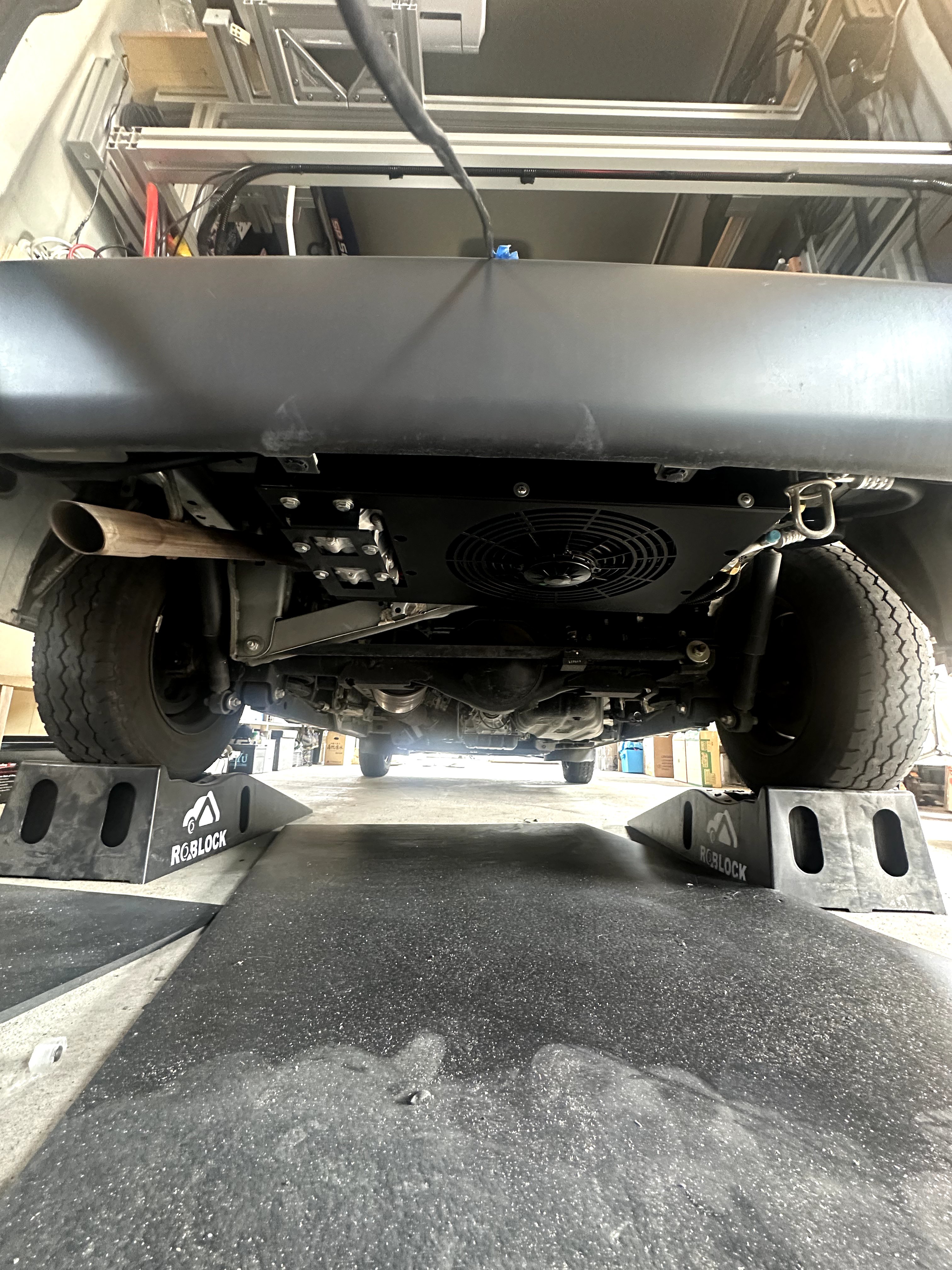 タウンエース 12Vエアコンの設置場所次第で車内スペースUP | 86GARAGE