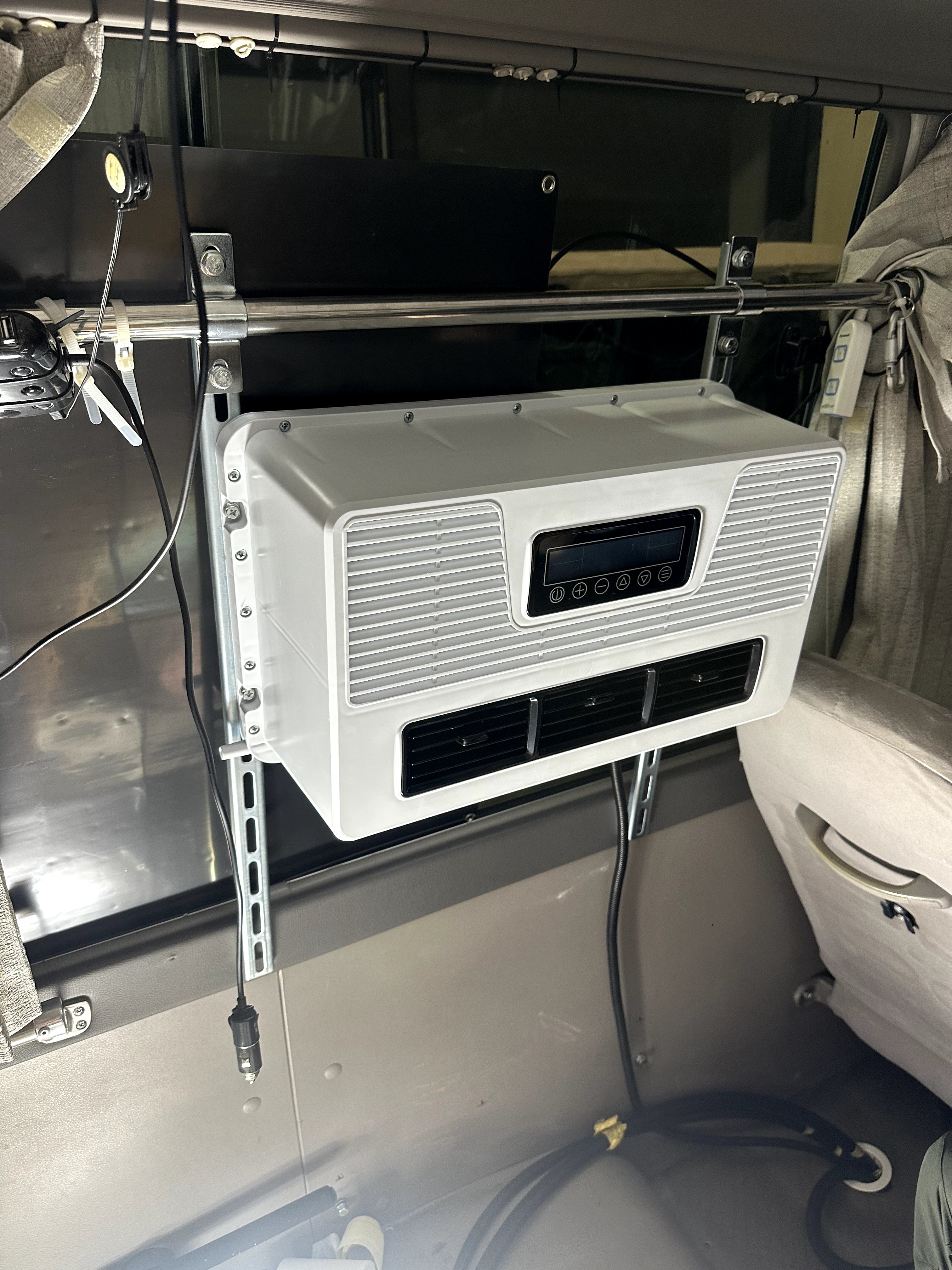 コースター 12Vエアコン ポタ電 施工後 2025.07.27 | 86GARAGE
