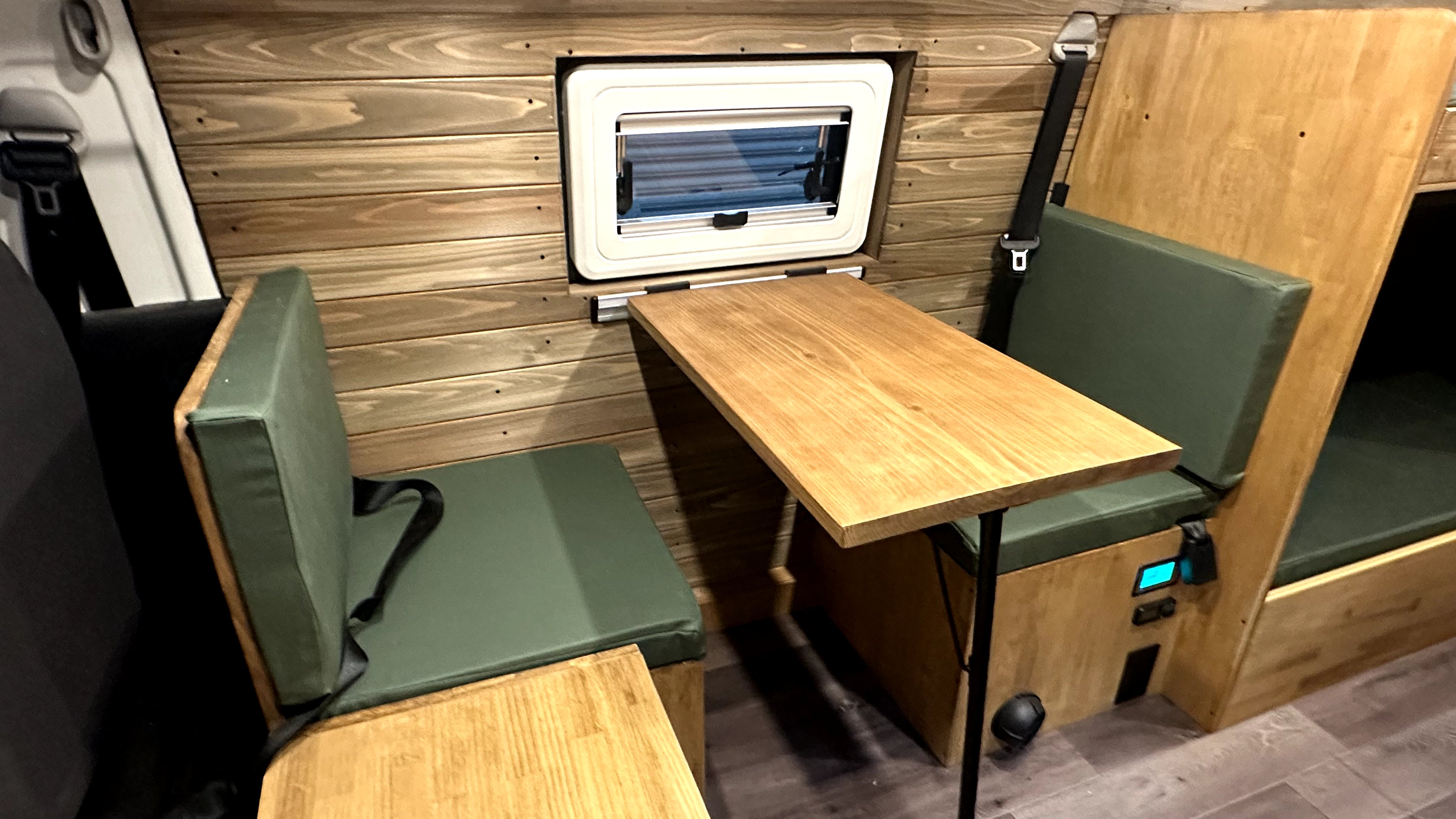 ハイエース キャンピングカー仕様 施工後 2026.01.27 | 86GARAGE