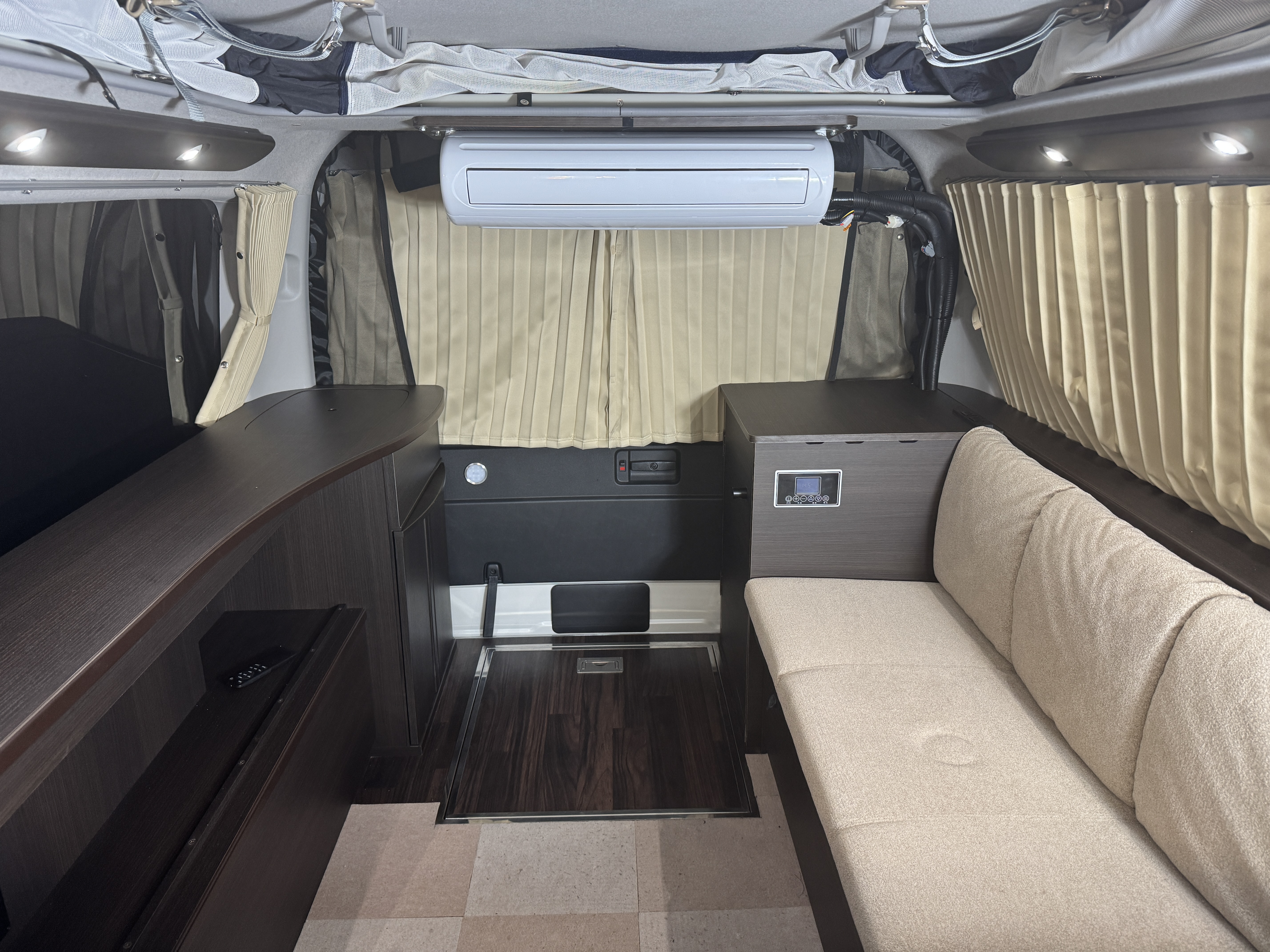 ケイワークス製キャンピングカーに12Vエアコン後付け！TOYOTOMI