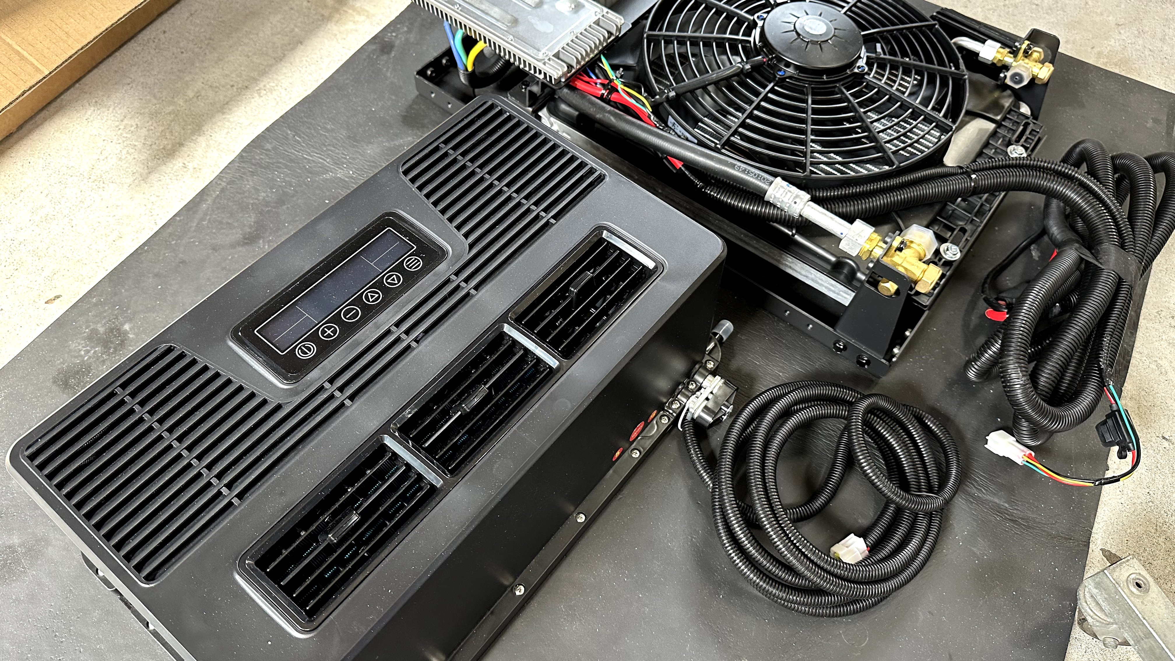 ハイエース 床下収納 12Vエアコン取り付け 2 2026.03.27 | 86GARAGE