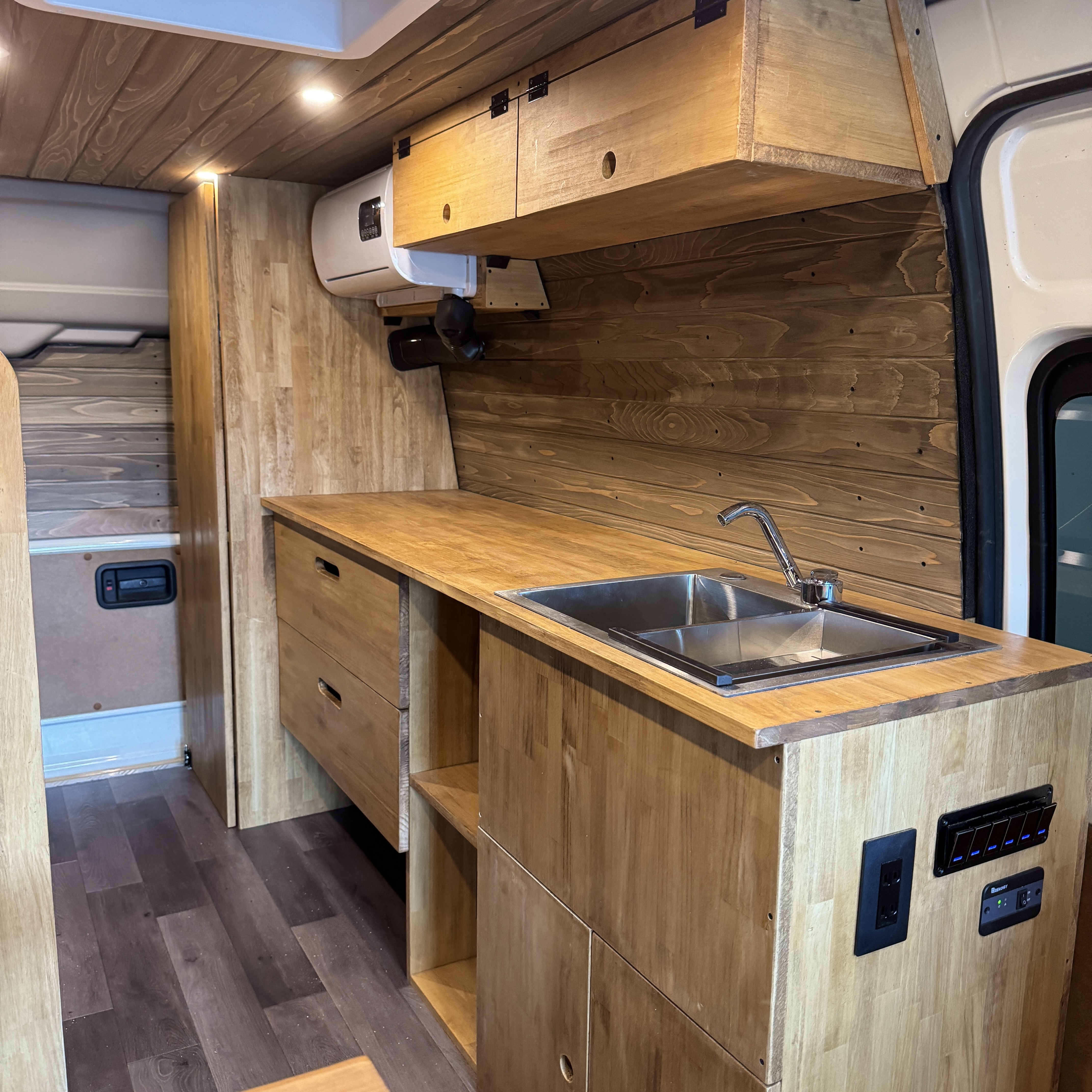 ハイエース キャンピングカー制作 2 2026.01.27 | 86GARAGE